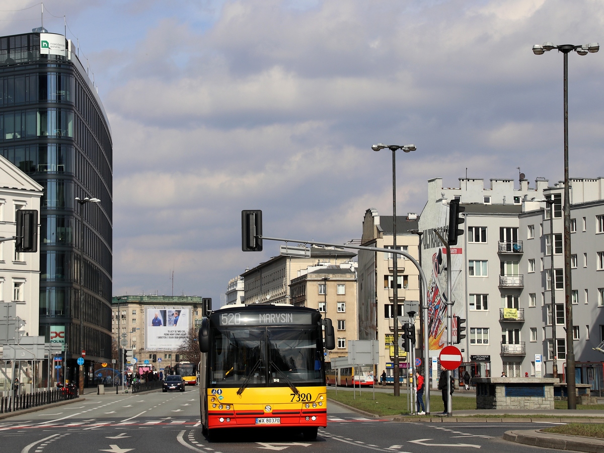 7320
Wtedy wyĹwietlacze w Solbusach byĹy w trakcie wymiany i jeszcze niewiele z tych autobusĂłw miaĹo biaĹe R&G.
