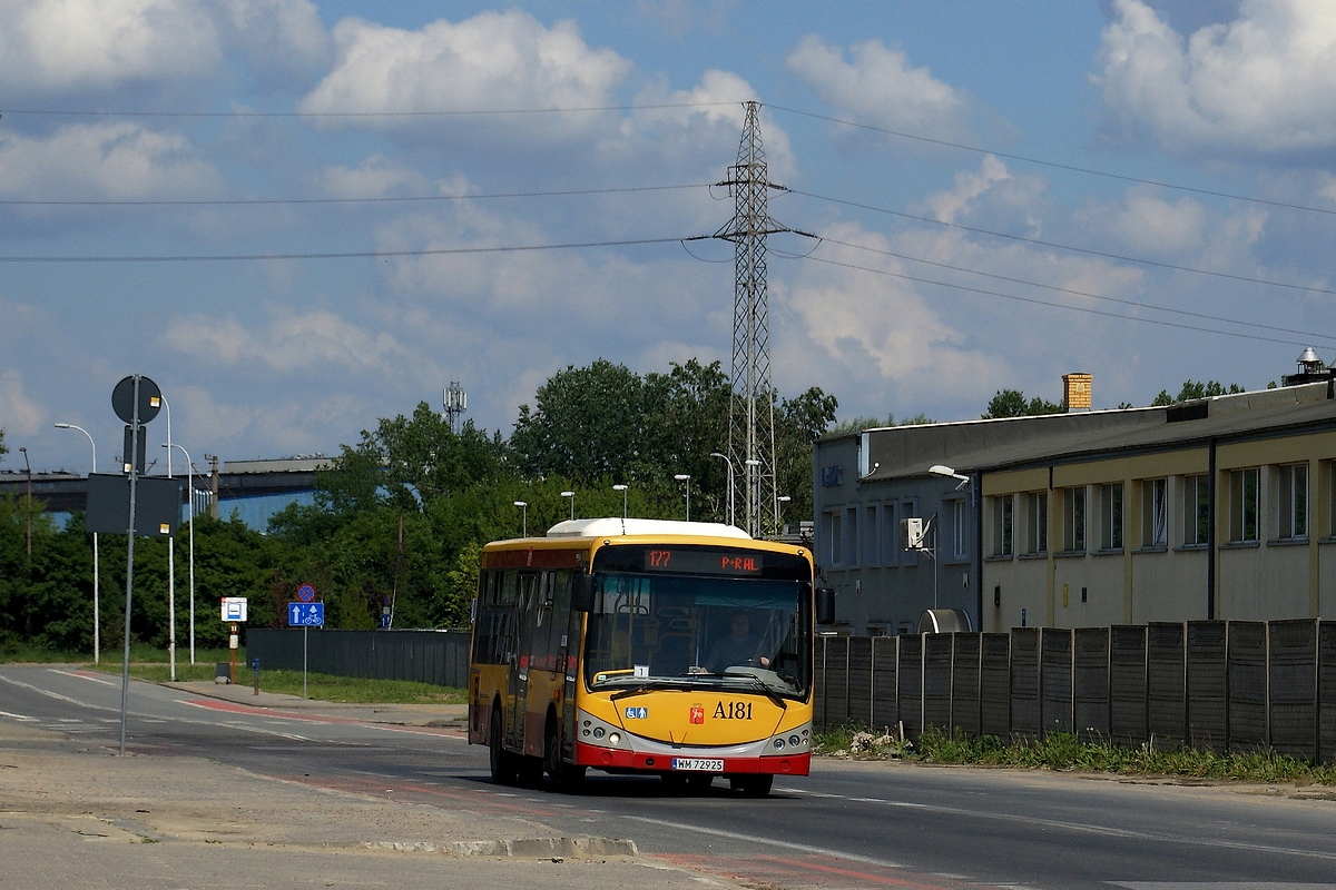 A181
Libero pod zajezdniÄ Mobilisu. To byĹy ostatnie miesiÄce eksploatacji tych wozĂłw w Warszawie.
Słowa kluczowe: MOBLIBERO