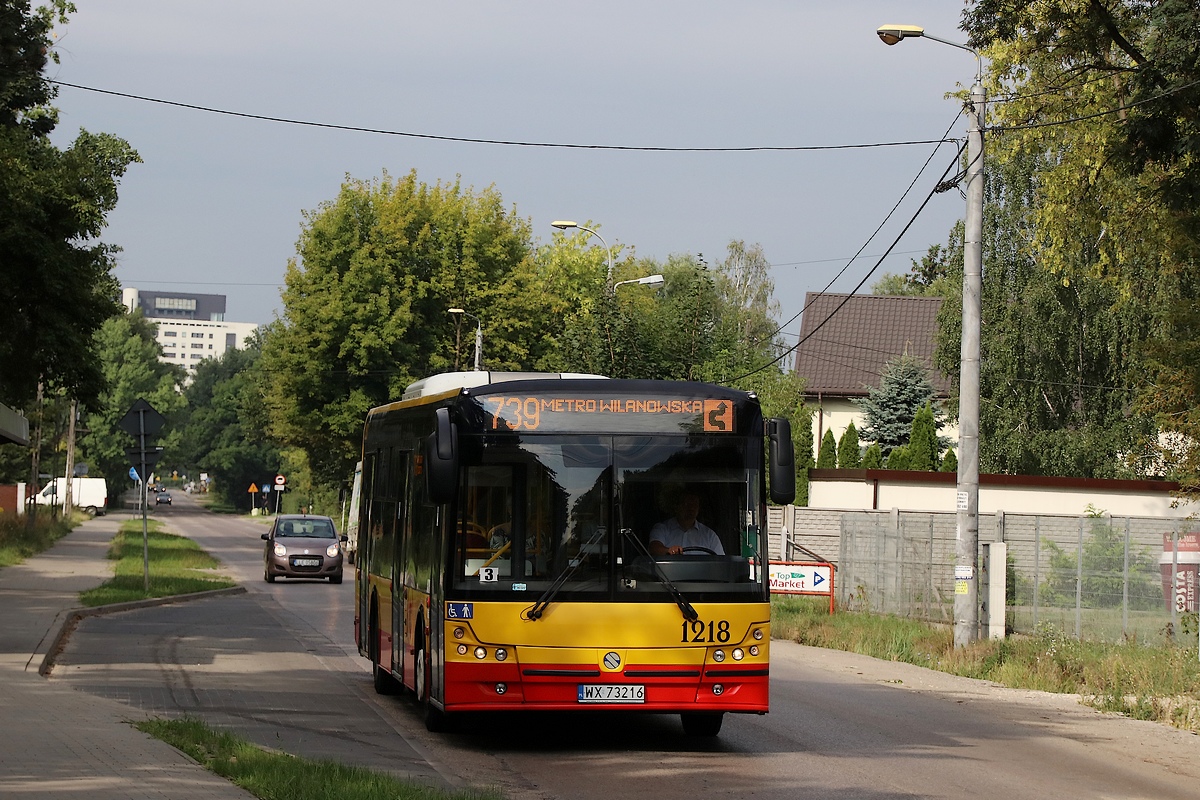 1218
Wbew pozorom to nie 724, tylko 739 na objeĹşdzie! Zaraz skrÄci w lewo w Okulickiego i w prawo w JulianowskÄ, wracajÄc tym samym na swojÄ trasÄ.
