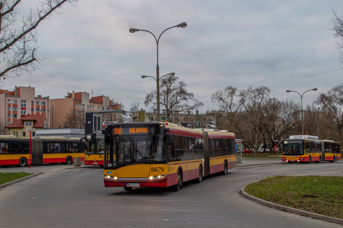 8879
Widok ktĂłry niedĹugo przejdzie do historii, czyli spalinowe 180.
