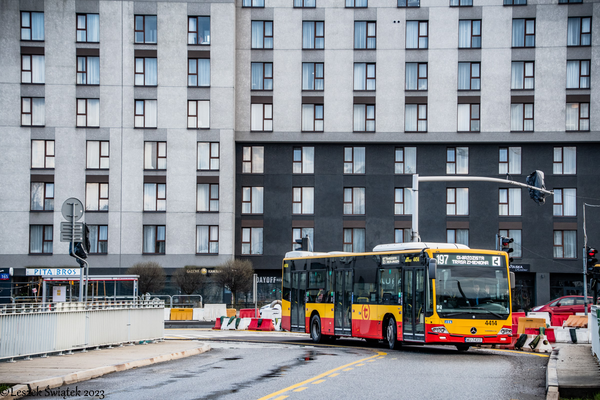 4414
W zwiÄzku z budowÄ "tramwaju na Kasprzaka", skrzyĹźowanie przy Reducie Wolskiej dostaĹo tymczasowÄ reorganizacje ruchu, ktĂłra spowodowaĹa brak moĹźliwoĹci prawoskrÄtu Redutowa -> Wolska, tym samym wymuszajÄc skrĂłcenie 197 do przystanku "Reduta Wolska".
Pozdrowienia dla kierowcy!
