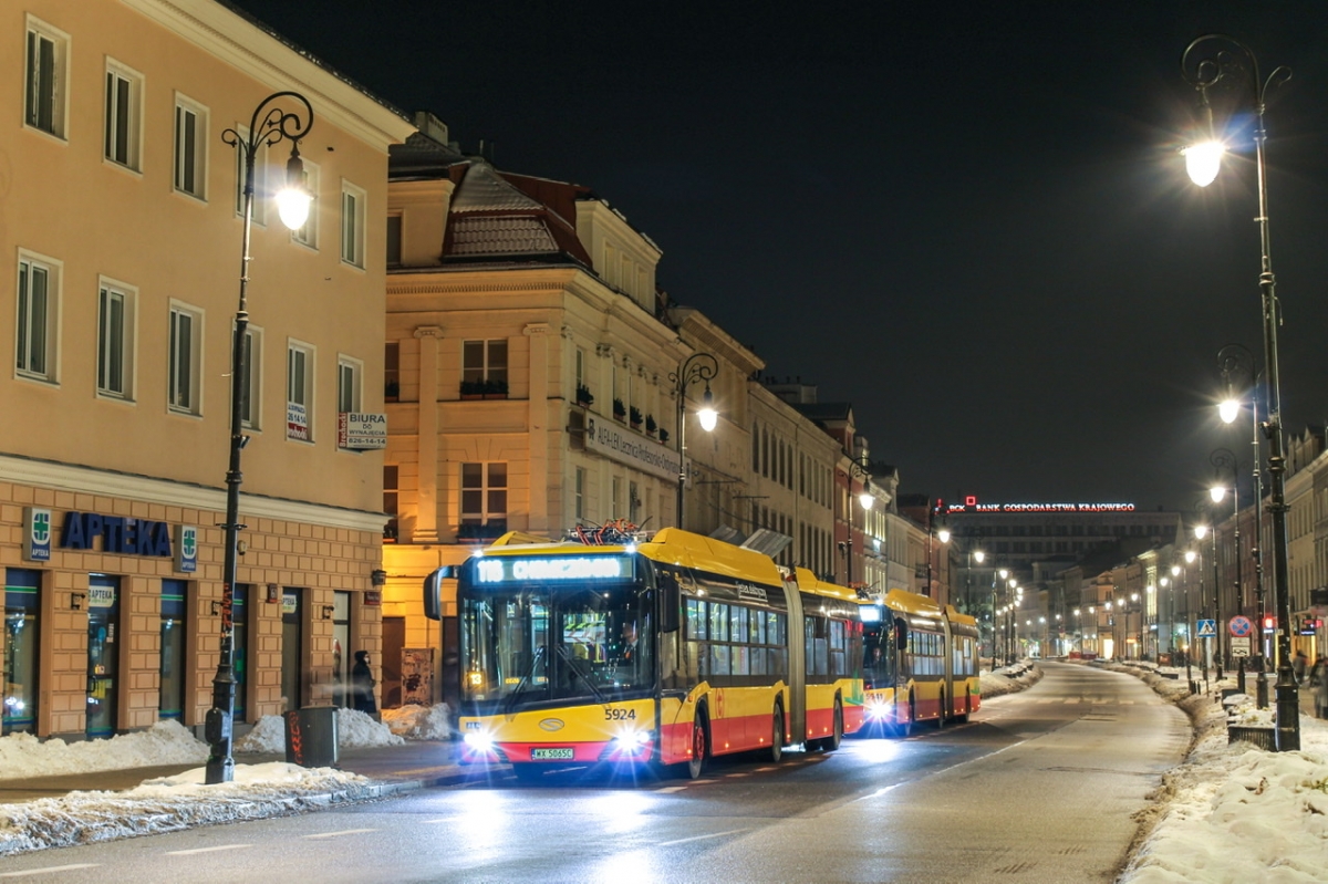 5924
Wczoraj odbywaĹy siÄ testy Ĺadowarek na ChomiczĂłwce wiÄc wieczorem na jednÄ z brygad na 116 wyjechaĹ elektryk.
