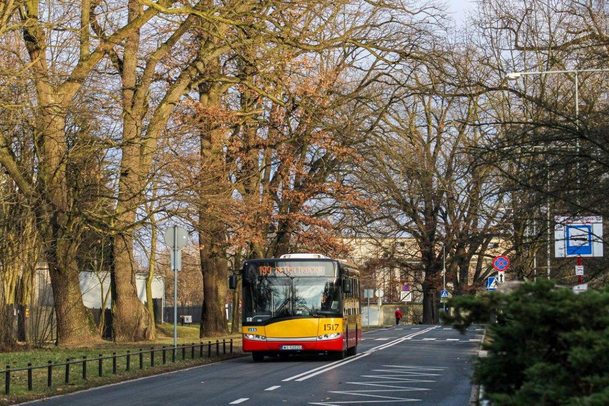 1517
Klimatyczna ulica na warszawskim Rembertowie. KorzystajÄc z okazji, Ĺźe to ostatni dzieĹ w tym roku, ĹźyczÄ wszystkim uĹźytkownikom serwisu SzczÄĹliwego Nowego Roku 2021 :)
