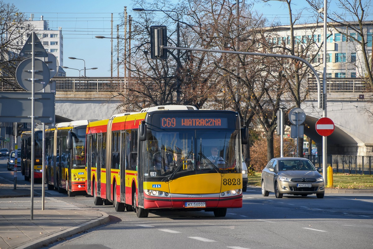 8828
Solaris Urbino 18 o numerze taborowym #8828 z zajezdni R-3 Ostrobramska zbliĹźa siÄ do skrzyĹźowania ulicy Targowej z AlejÄ ZielenickÄ podczas obsĹugi 01/C69 w kierunku Wiatraczna.
Słowa kluczowe: WĹ2021