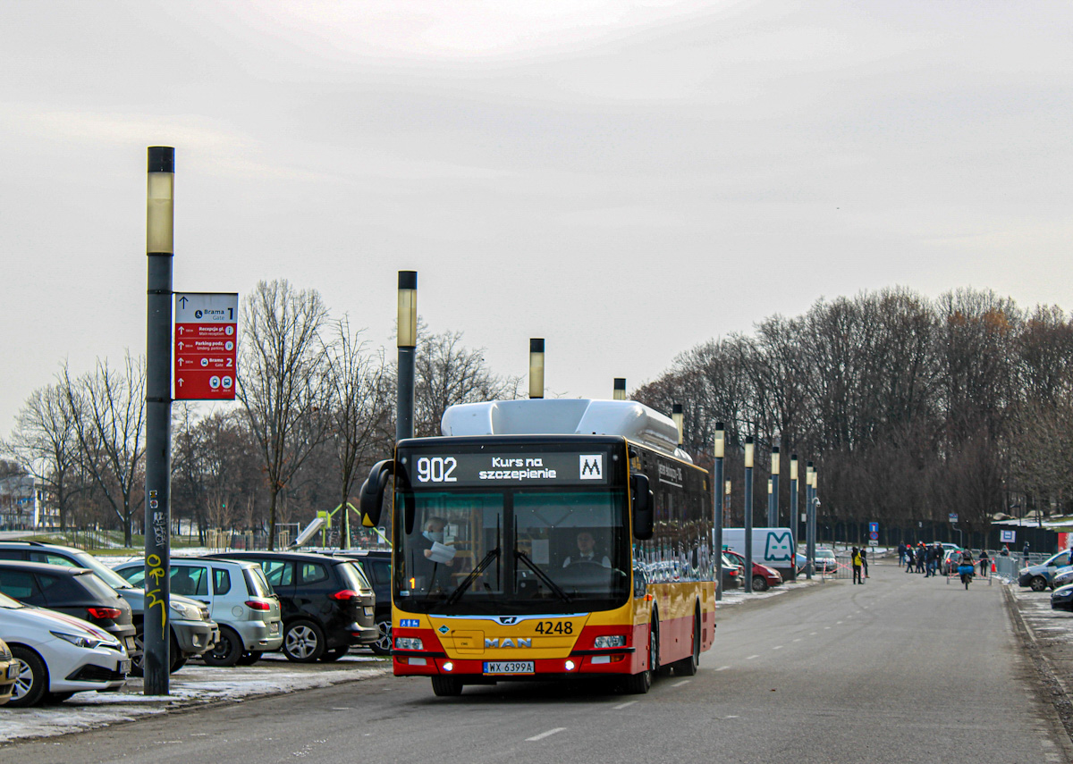 4248
Gazowy MAN na specjalnej linii autobusowej dowoĹźÄcej seniorĂłw z Metra Stadion Narodowy do Stadionu Narodowego na szczepienia przeciw Covid 19 i odwoĹźÄcej z nich. Na tym kursie nie byĹo nikogo oprĂłcz kierowcĂłw.
