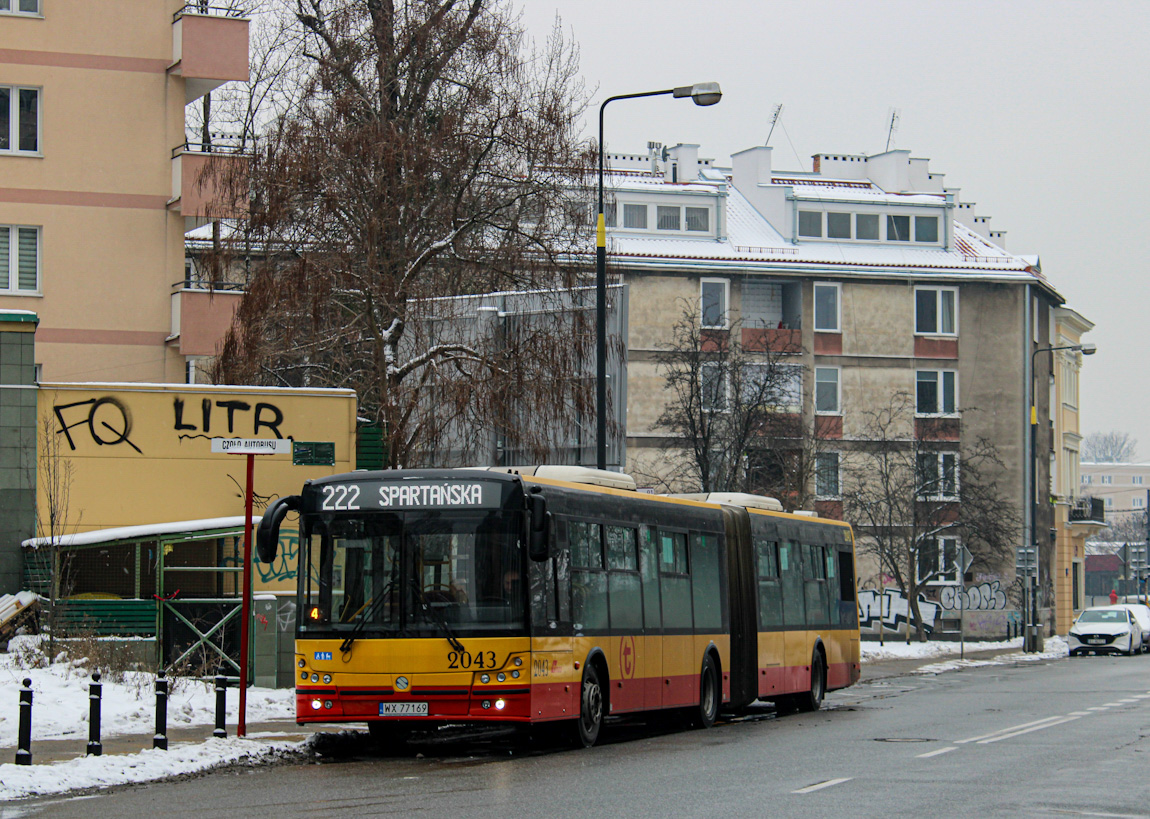 2043
Za elektryk w postaci przegubowego Solbusa na linii obsĹugiwanej planowo taborem 12 metrowym. 
Słowa kluczowe: DziwadĹo