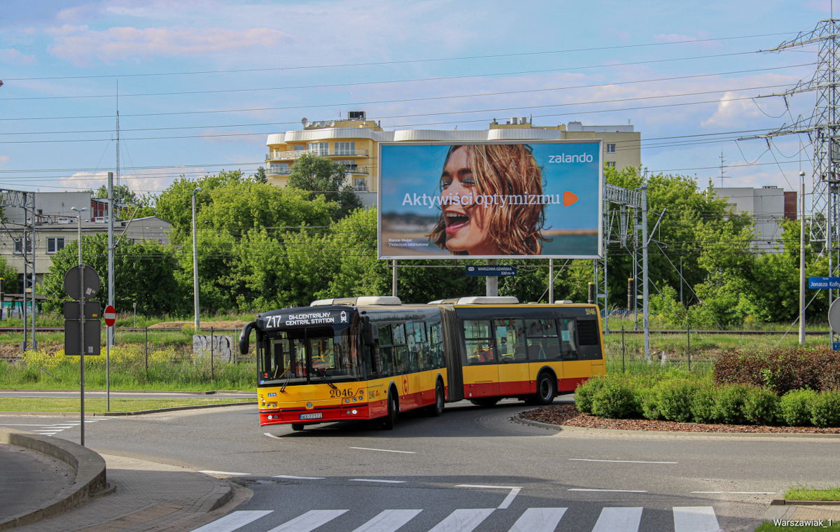 2046
Solbus rozpoczyna kurs na zastÄpczej linii autobusowej Z17. Jej uruchomienie ma zwiÄzek z pracami torowymi na skrzyĹźowaniu Aleja Jana PawĹa II/Stawki . Warto zauwaĹźyÄ Ĺźe w miejscu ze zdjÄcia na co dzieĹ nie spotkamy Ĺźadnego autobusu komunikacji miejskiej .
Słowa kluczowe: ZaTramwaj