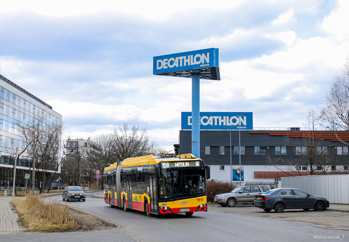 5913
Elektryczny Solaris wĹaĹnie rozpoczÄĹ kurs w kierunku kraĹca Witolin. 
