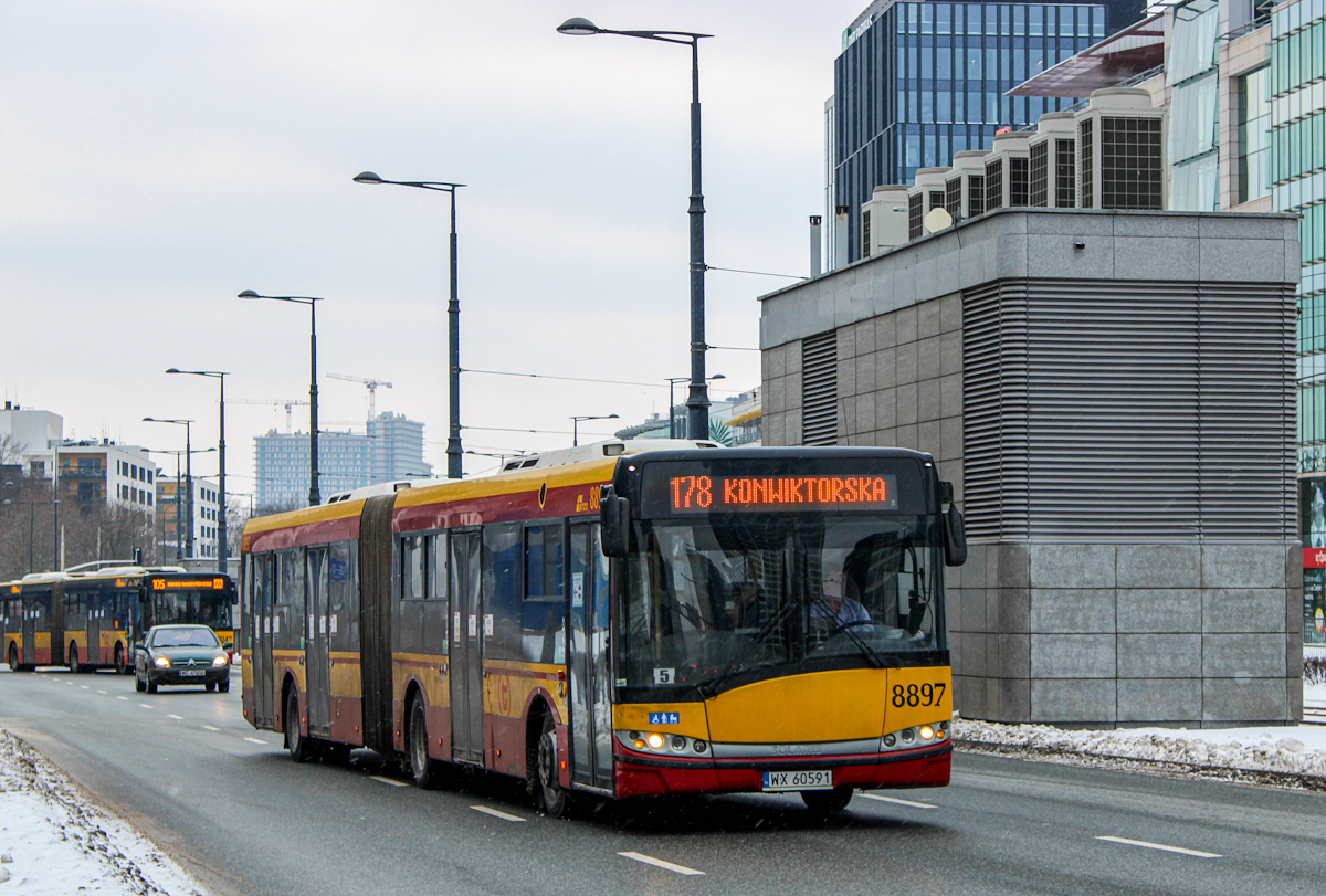 8897
Dzisiejsze dziwadĹo na linii 178. Za elektryk w postaci SU 18. 
Słowa kluczowe: DziwadĹo
