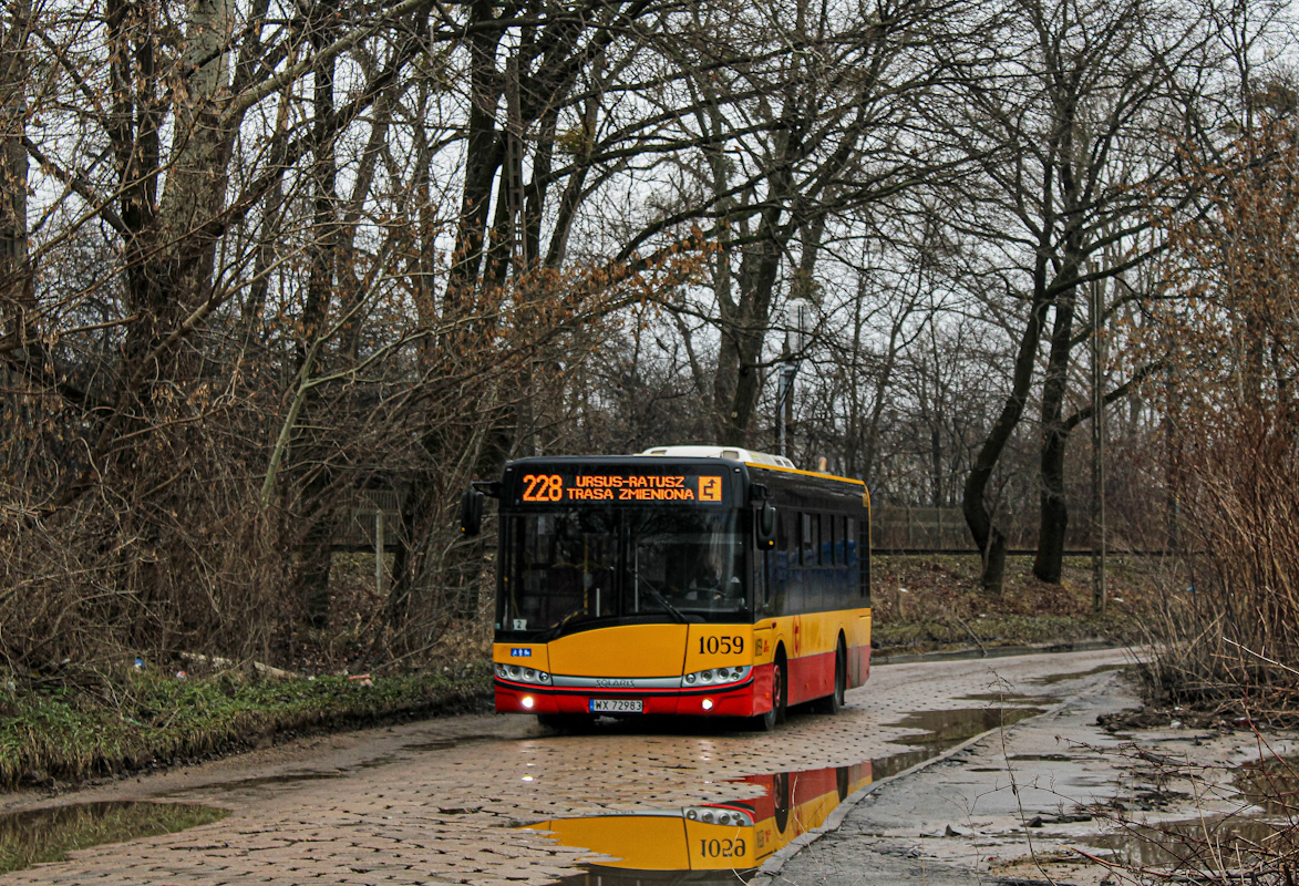 1059
Na czas przerwy ĹwiÄteczno - pandemiczno - feriowej i spowodowanym tym faktem zawieszeniem kursowania 206, czÄĹÄ kursĂłw 228 zostaĹo skierowanych przez WagonowniÄ. DziÄki temu moĹźemy ujrzeÄ tu na trylince KleszczowÄ . Frekwencja bardzo mizerna. 
