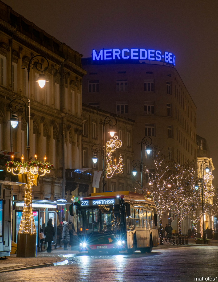 4323
Słowa kluczowe: Iluminacja DziwadĹo ĹwiÄtecznyAutobus