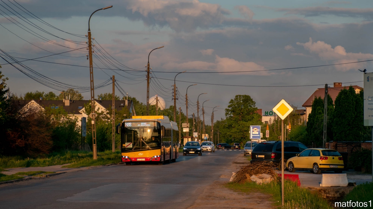 7700
Nowy gazowiec podczas testowego przejazdu po trasie linii N88
