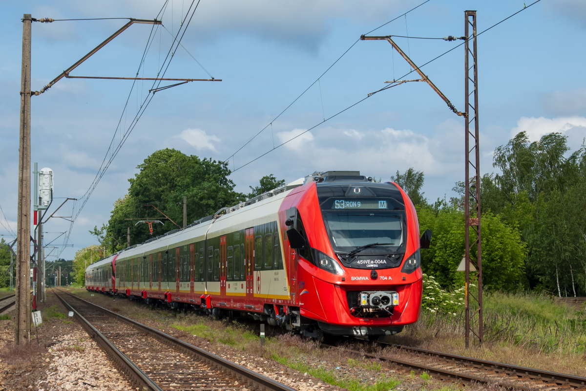 45WEa-004 + 45WEa-003
Nowe, dĹuĹźsze Impulsy oczekujÄ na wyjazd z Wieliszewa, podczas drugiego dnia testĂłw.
