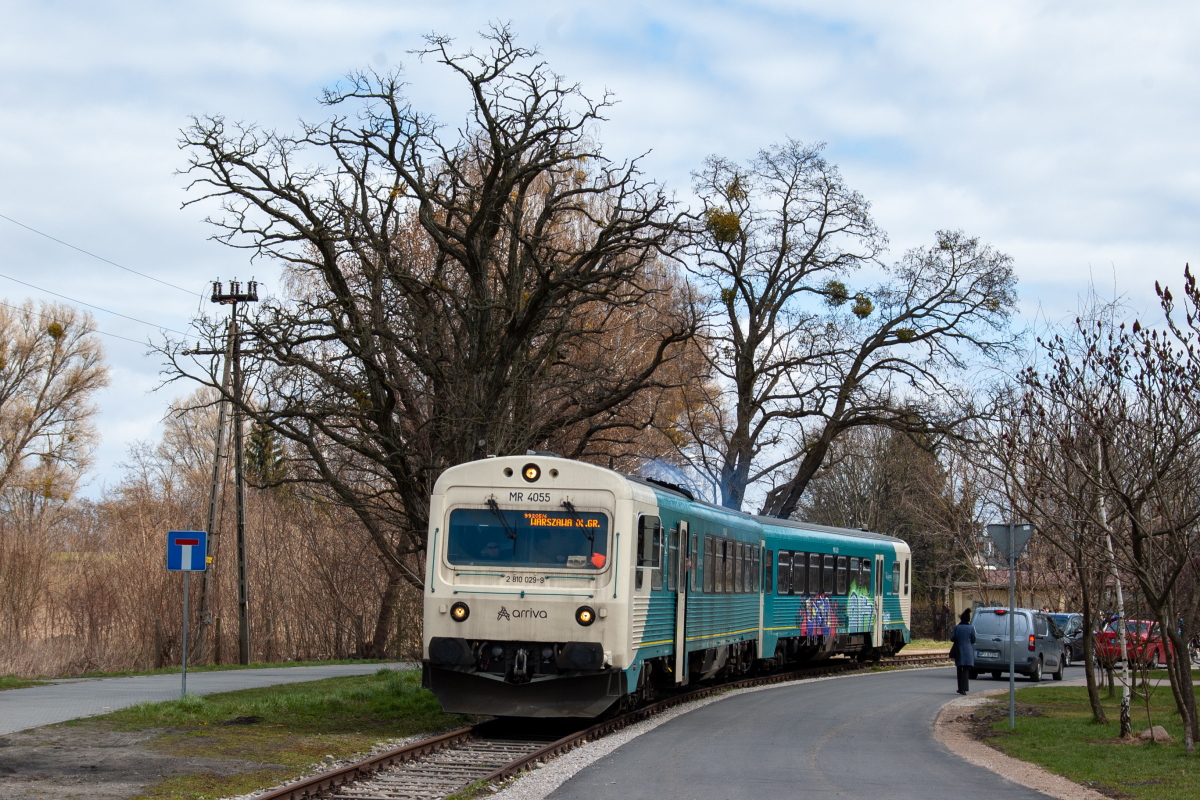 MR 4055
ZwiÄzku z projektem TurKol-u Mazowsze 2022 w NiedzielÄ PalmowÄ na ĹÄcznicÄ WKD pomiÄdzy Pruszkowem, a Komorowem, wyruszyĹ szynobus Arrivy. ZostaĹ on niestety zdewastowany przez wandali podczas noclegu w okolicy Warszawy GdaĹskiej.
