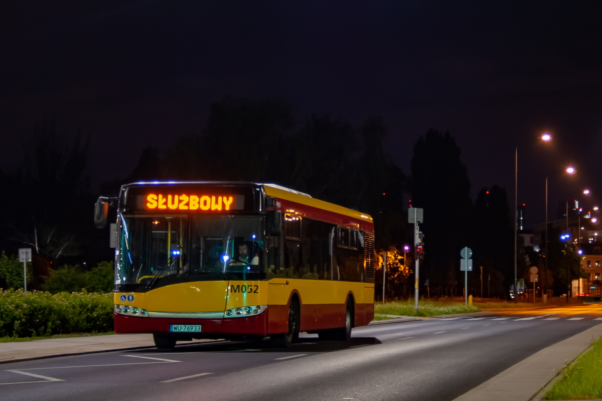 M052
Dawny A133 oczekuje na przybycie pracownikĂłw, w celu zabrania ich kursem pracowniczym na zakĹad. Pozdrowienia dla wspĂłĹtowarzysza podrĂłĹźy oraz PKP Intercity - gdyby nie opĂłĹşnienie ich pociÄgu nie poszedĹbym na KijowskÄ i nie zobaczyĹ tego cuda.

