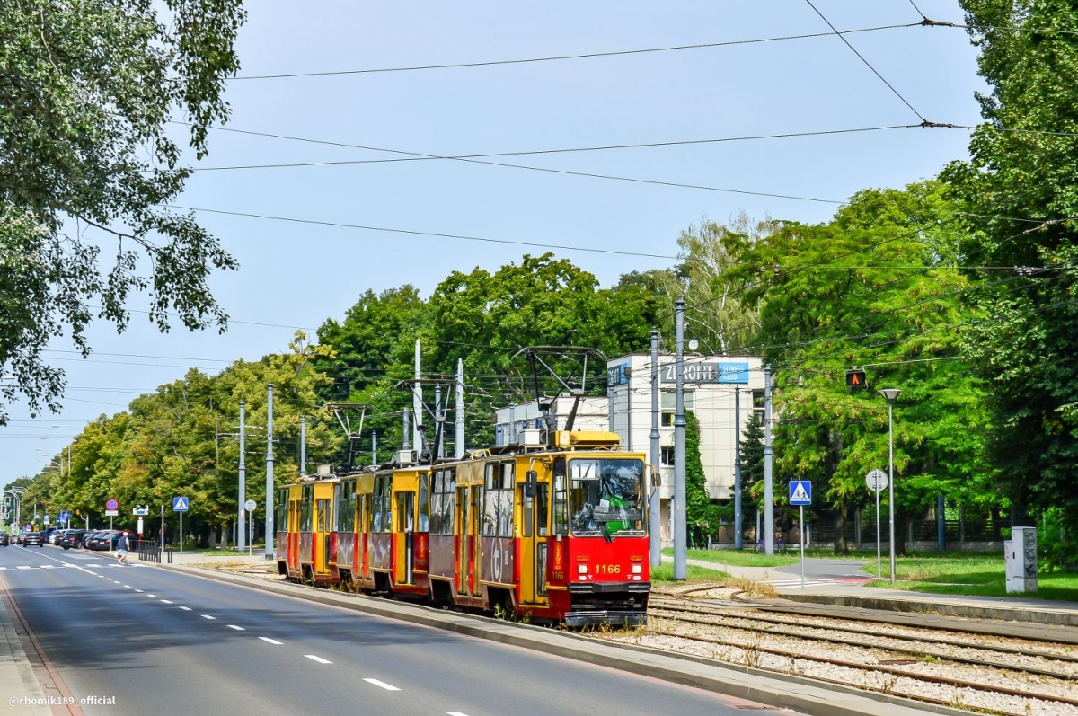 1166+1167+1165
Słowa kluczowe: PotrĂłjniakiempoWarszawie PotrĂłjniak