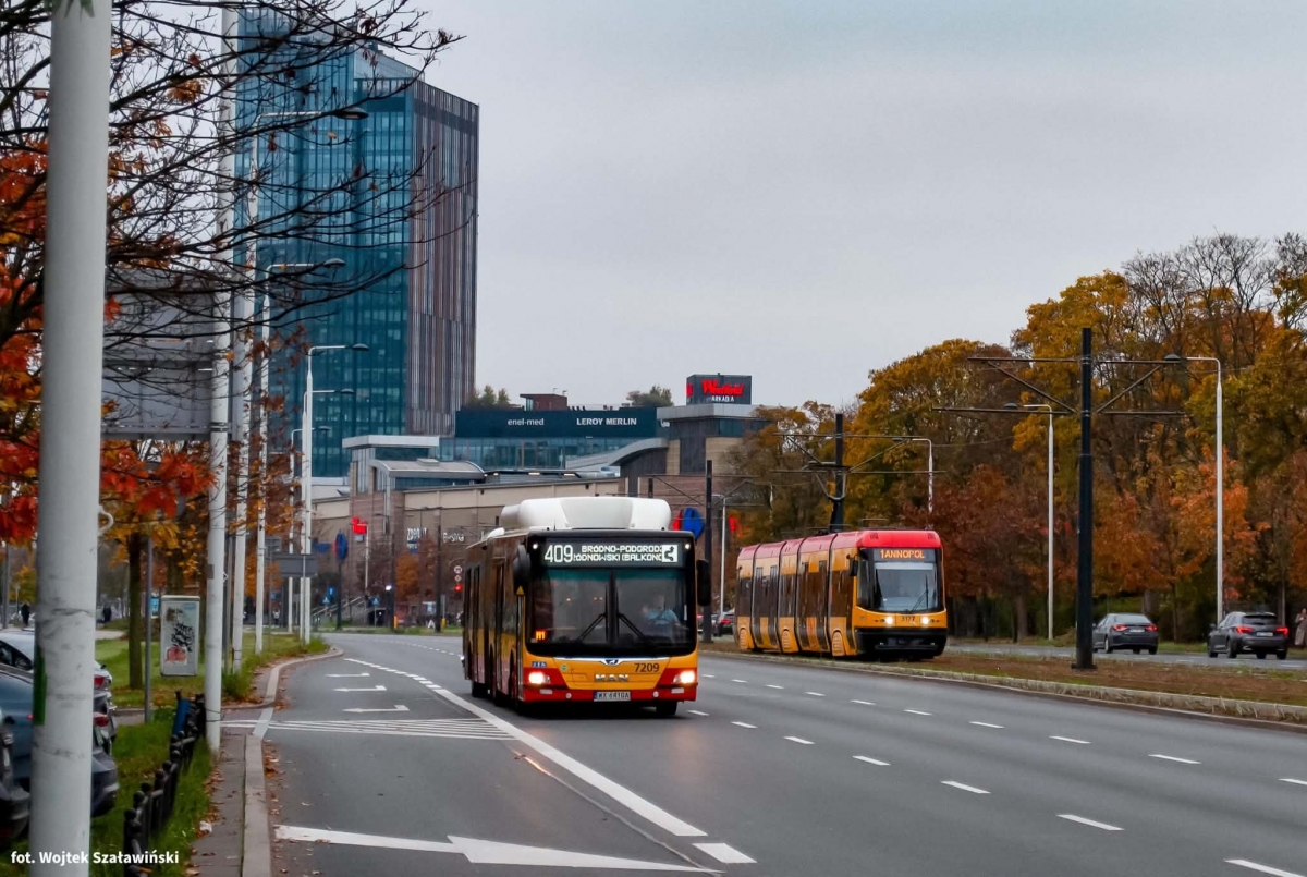7209
Z pozdrowieniami dla kierowcy 
Słowa kluczowe: Skyline WŚ2026 Zasilenie Jesień