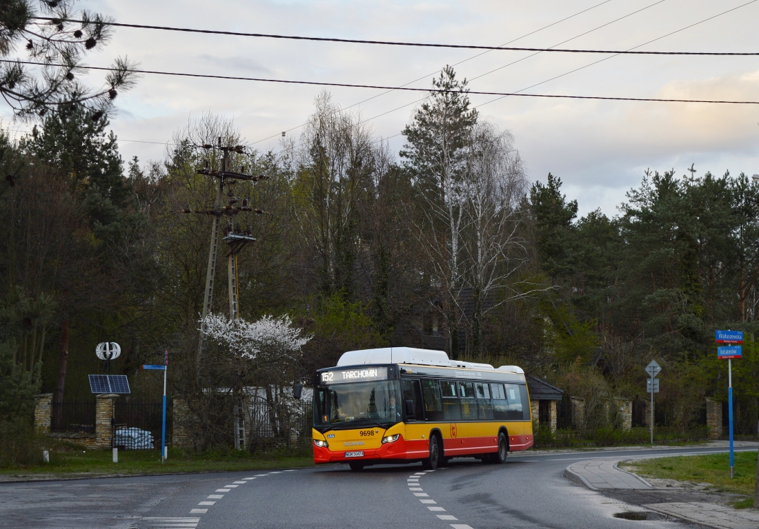 9698
Warszawa, ulica BohaterĂłw.
