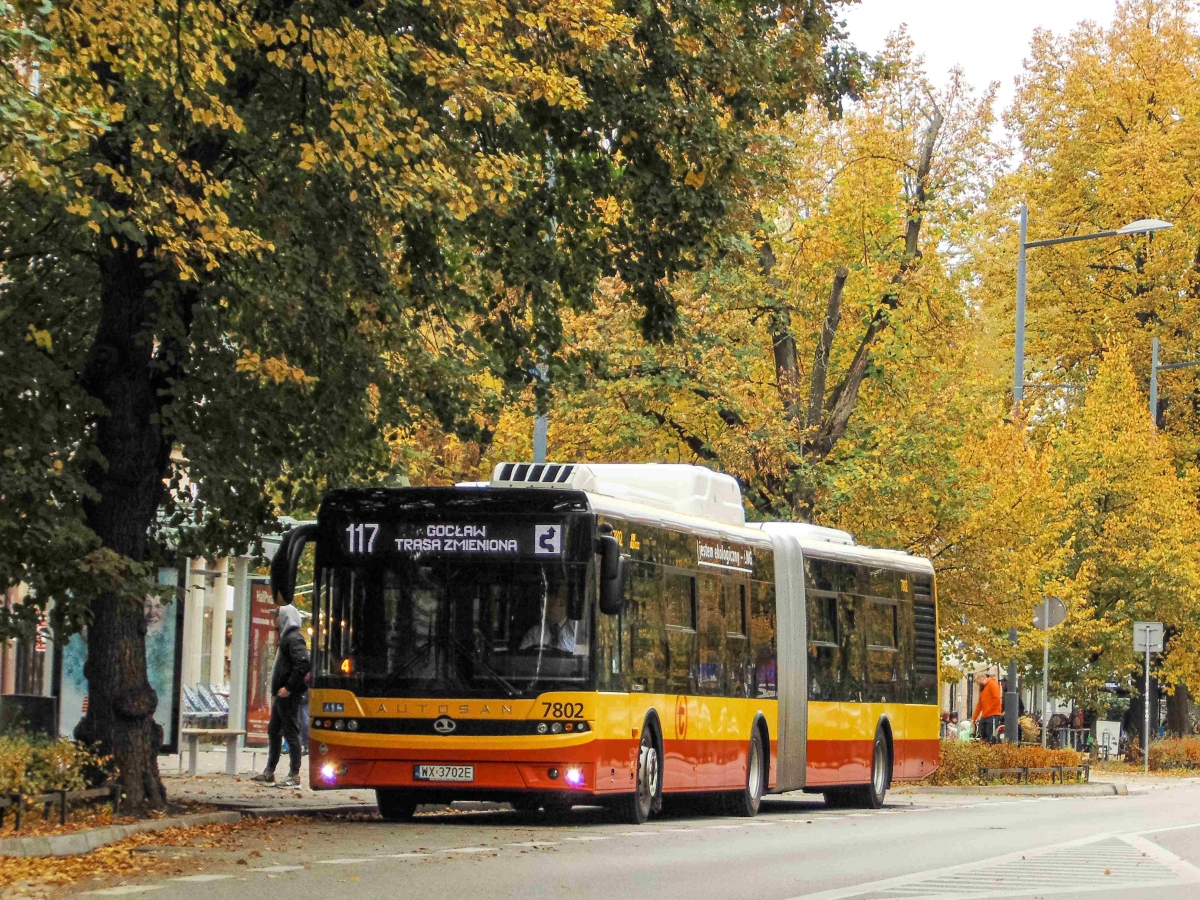 7802
Z poczÄtkiem paĹşdziernika zniknÄĹy planowe przegubowce na linii 117 w dni powszednie. W weekendy zaĹ dalej kursowaÄ powinna Arriva na SU12, ale dzisiaj (w niedzielÄ - 9.10) na zmianie A zabrakĹo im jednego wozu. Sam Autosan pĂłĹşniej pojechaĹ na 5/523.
Słowa kluczowe: DziwadĹo JesieĹ