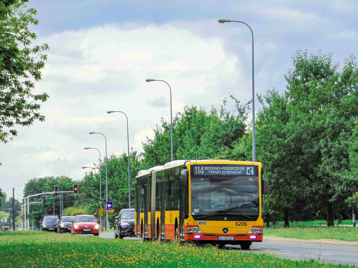 6206
Nie doĹÄ, Ĺźe objazd frezowanej Chodeckiej przez miejsca, gdzie na co dzieĹ autobus nie zaglÄda liniowo, to w sumie kolejne - nie pierwsze i nie ostatnie - zastÄpstwo za ArrivÄ.
Pojazd zostaĹ podmieniony pĂłĹşniej przez... HybrydÄ - 9552
Słowa kluczowe: DziwadĹo Objazd