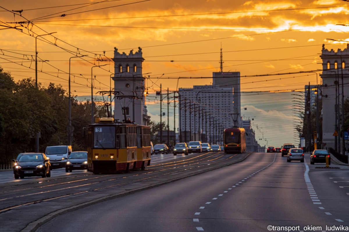 2032+2033
Słowa kluczowe: ZachĂłd