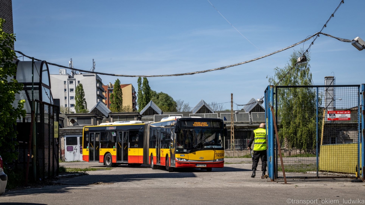 5224
WĂłz opuszajÄcy RedutowÄ o wĹasnych siĹach?
