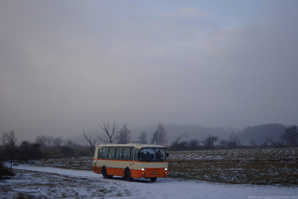 WPA 9M
Autosan H9-21 uchwycony w mglisty dzieĹ gdzieĹ przy Nowym MieĹcie nad PilicÄ.
Słowa kluczowe: Zima Widok MgĹa