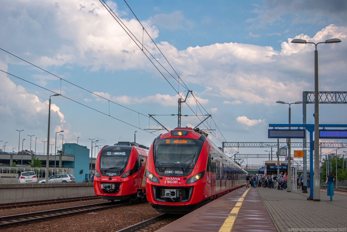 35WE-003
Spotkanie dwĂłch braci na stacji w Legionowie
