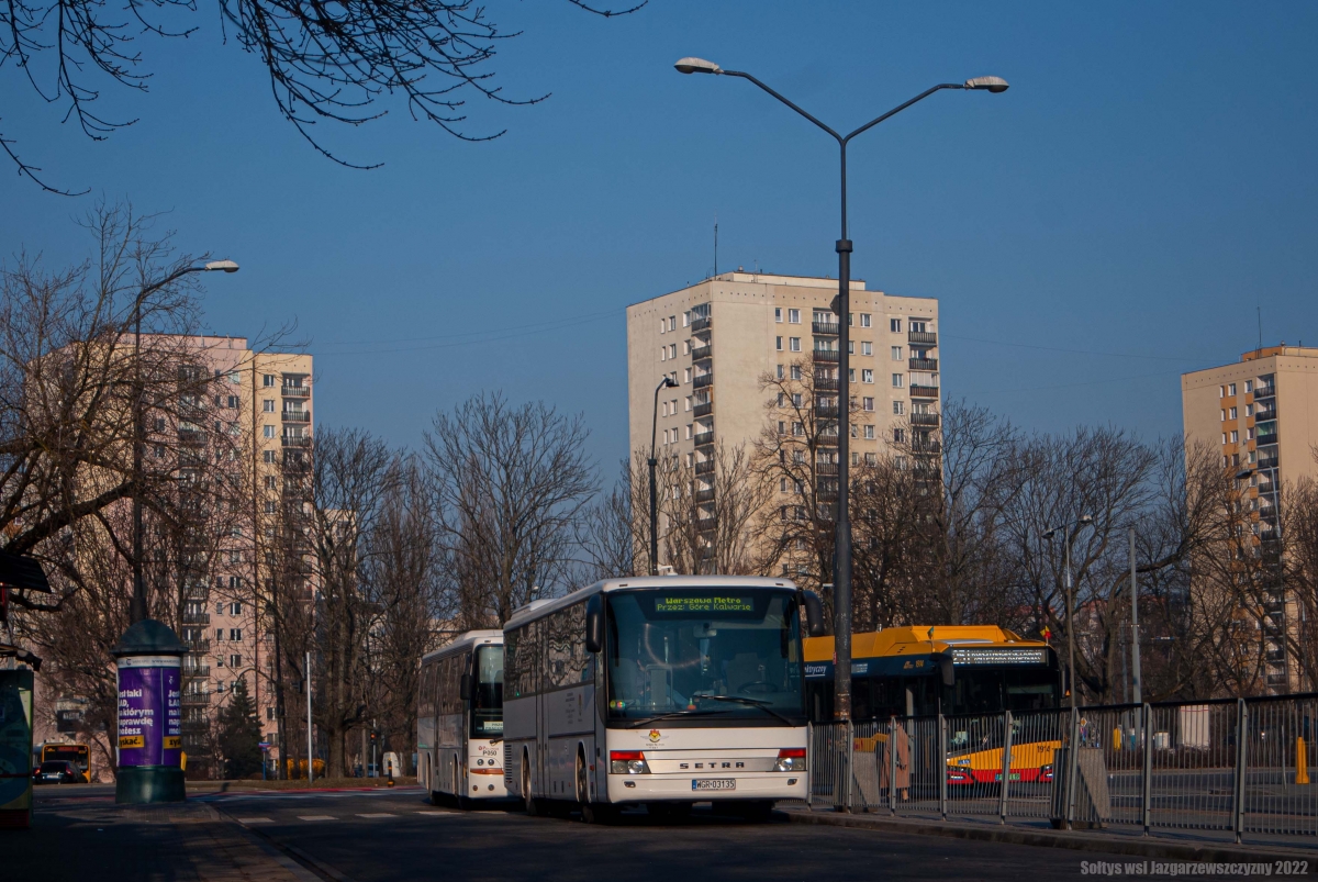 17007
Setra S315 UL-GT naleĹźÄca obecnie do PKS GrĂłjec (kiedyĹ jeĹşdziĹa w mieĹcie  Heilbad Heiligenstadt w Niemczech do 2017) odpoczywa na kraĹcu Metro Wilanowska przed nastÄpnym kursem na linii Warszawa-GĂłra Kalwaria-Warka. 
