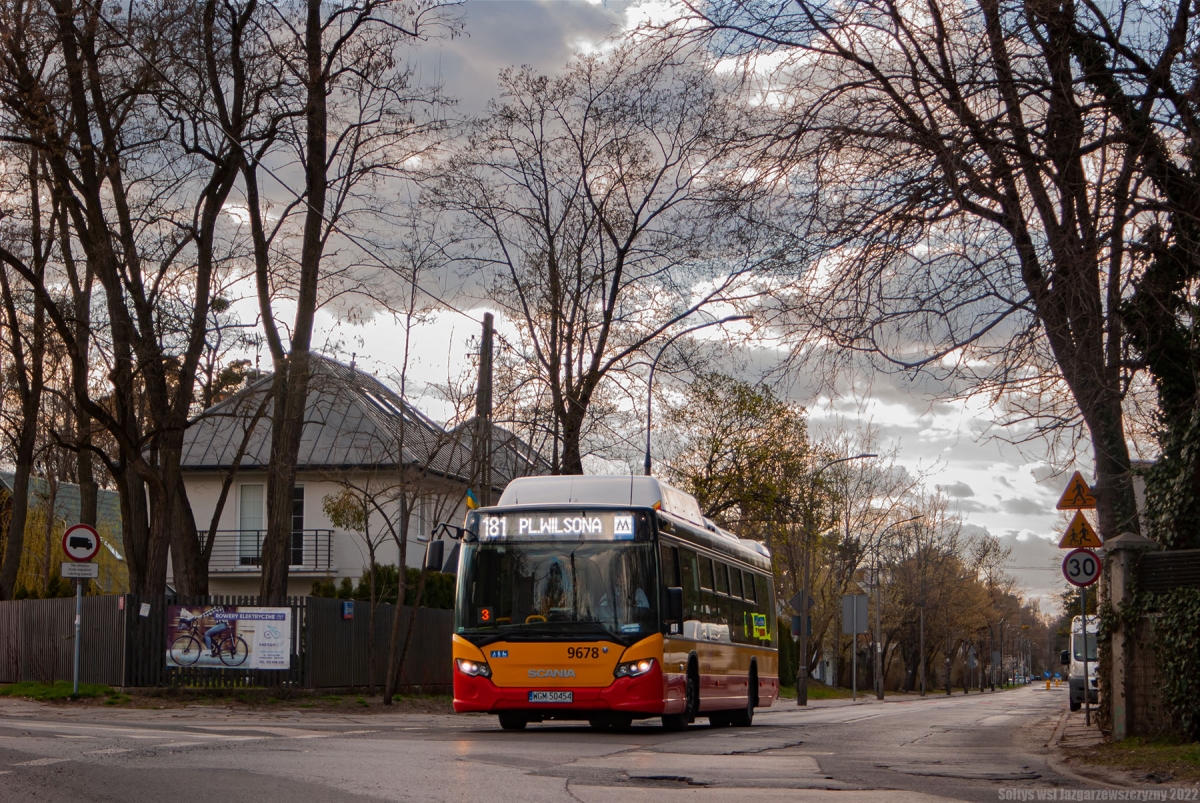 9678
Scania CN280UB Citywide CNG w trakcie obsĹugi linii 181.
Pozdrawiam kierowcÄ :) 
