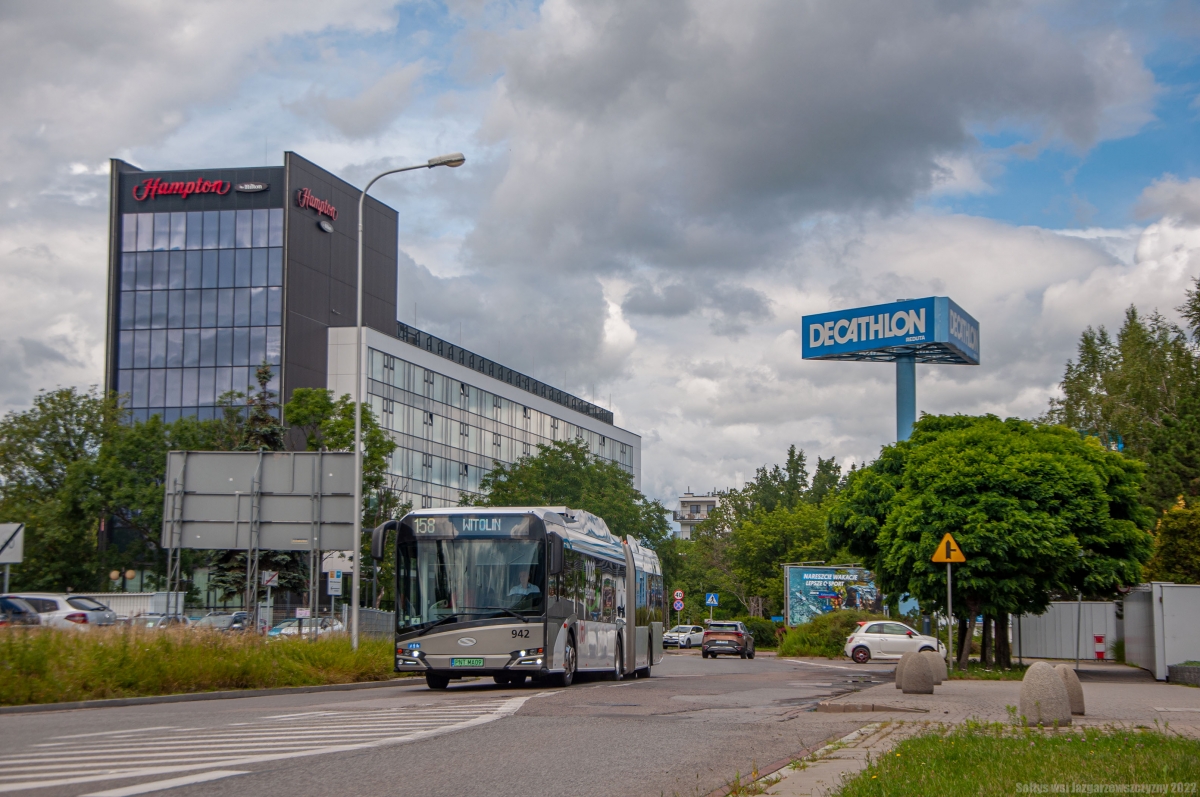 942
Testowy Solaris Urbino 18 IV Electric po wyruszeniu na kurs linii 158 z CH Reduta.
