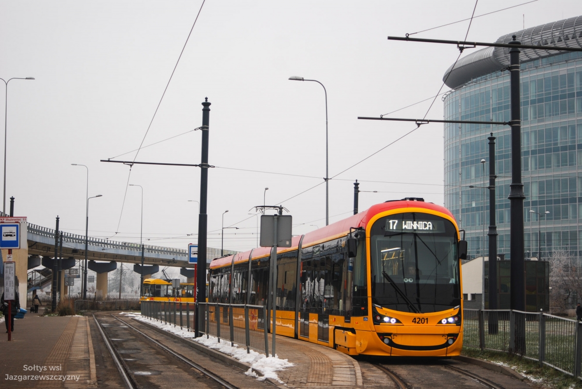 4201
Debiut tramwaju Hyundai 140N o numerze taborowym #4201 na linii 17.
Słowa kluczowe: Zima
