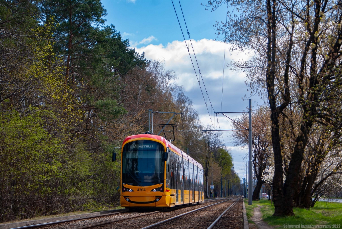 4204
Hyundai 140N o numerze taborowym #4204 przemierza torowisko wzdĹuĹź Lasu BielaĹskiego na linii 17.
Uprzejmie bym prosiĹ, jak ktoĹ wie na jakiej brygadzie kursuje teraz #4204 to niech napisze w komentarzu.
