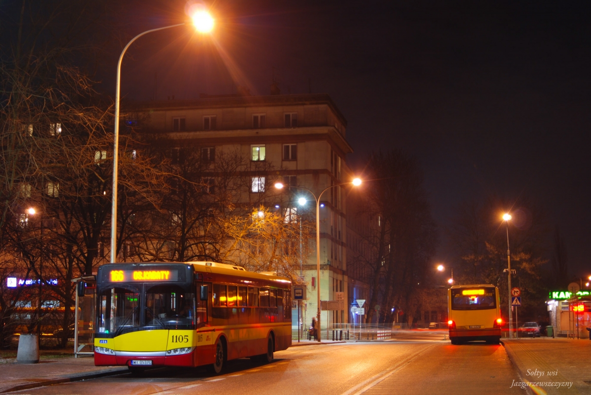 1105
Solaris Urbino 12 z 2007 roku o numerze taborowyn #1105 odpoczywa na kraĹcu Plac Hallera przed kursem na linii 166.
Słowa kluczowe: Zima