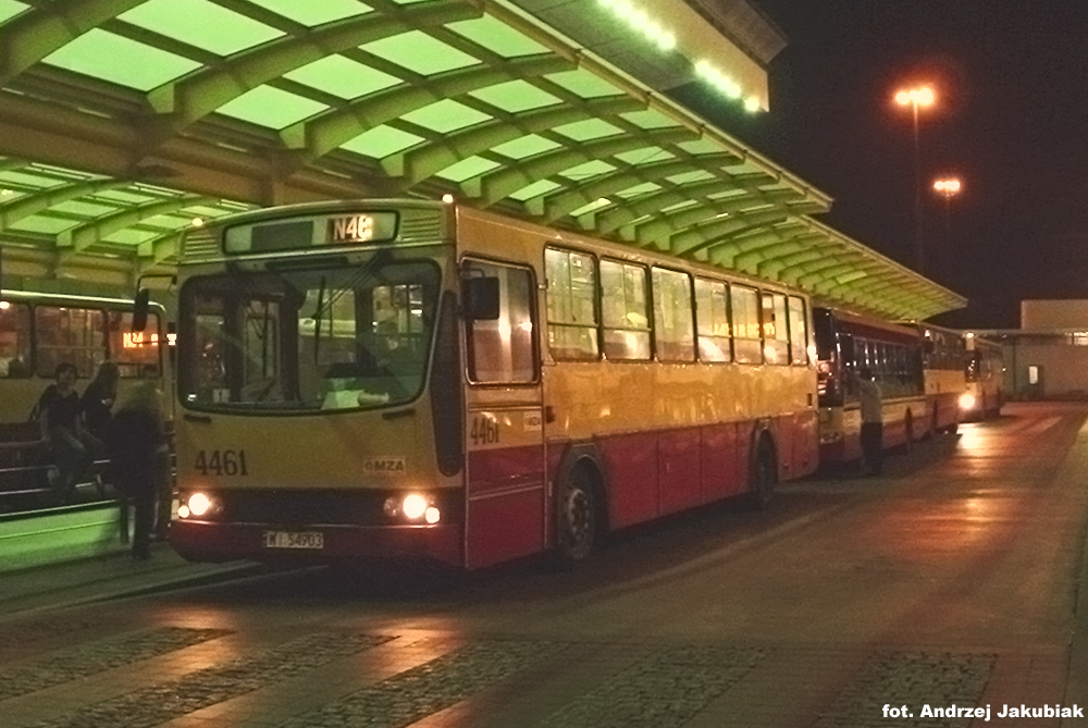 4461
Jelcz 120MM/1 z MZA Warszawa czeka na odjazd z Dworca Centralnego. Pojazd skasowany w 2009 roku.
Słowa kluczowe: 120M