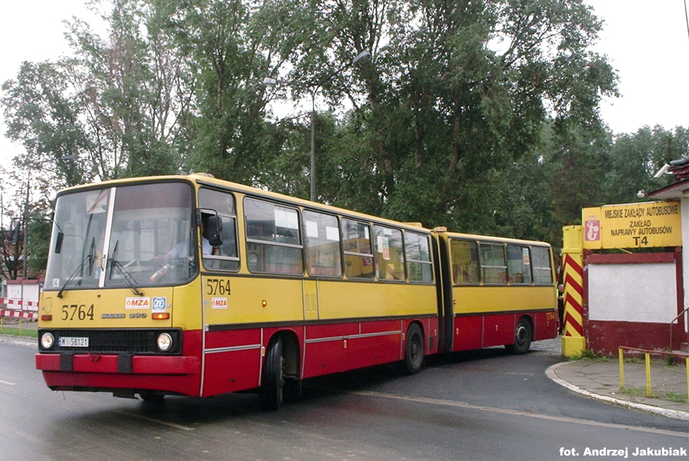 5764
Ikarus 280.70E #5764 wyjeĹźdĹźa z ZakĹadu Naprawy AutobusĂłw T4. Czy jest gdzieĹ jakiĹ spis, pod jakÄ konkretnie zajezdnie podlegaĹ dany wĂłz?
Słowa kluczowe: IK280