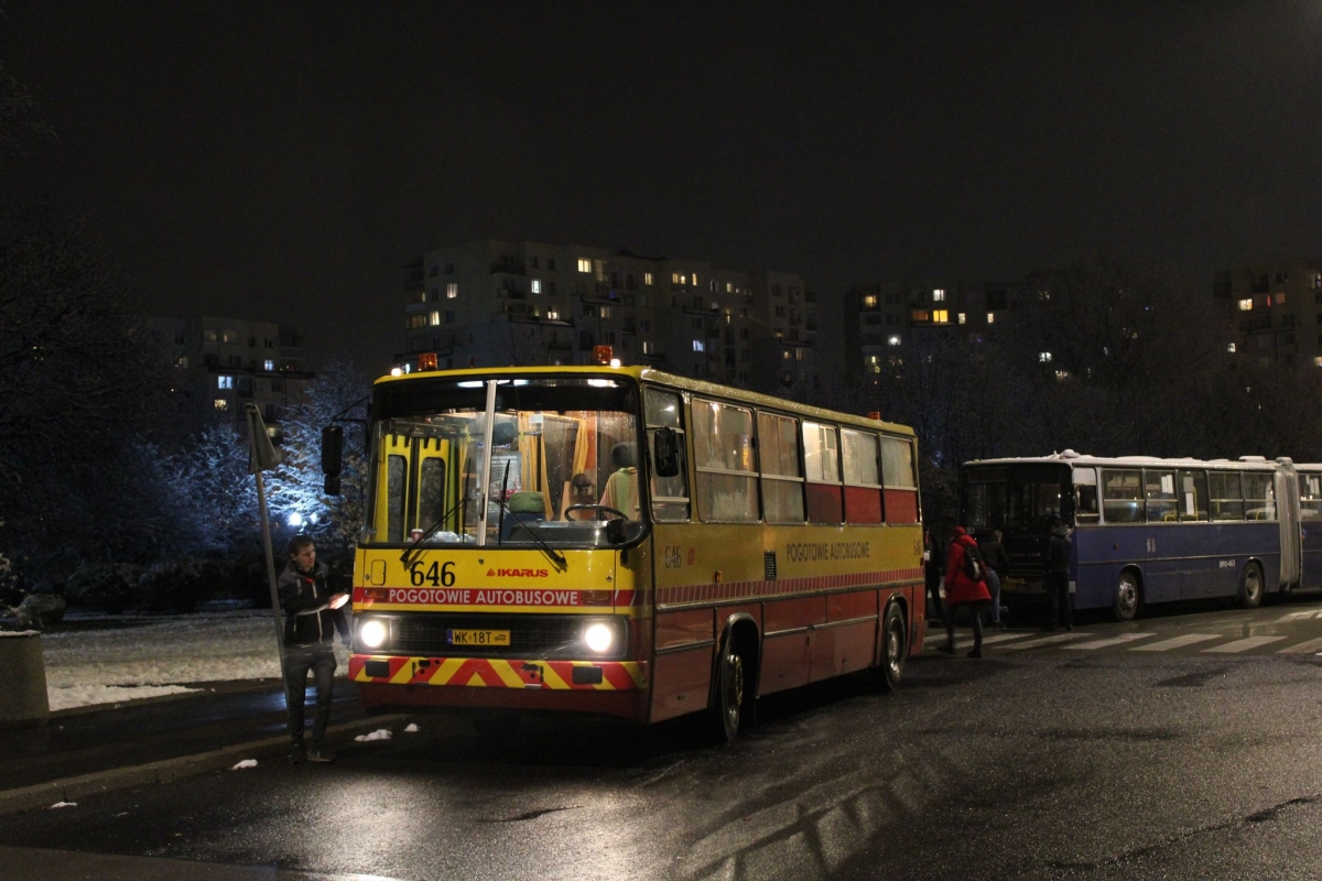 646
Ikarus pogotowia autobusowego przyjechaĹ na TrockÄ w celu odholowania zepsutego Ikarusa, ktĂłry obsĹugiwaĹ liniÄ 410. Pozdrowienia dla zaĹogi!
Słowa kluczowe: Pogtech Awaria 10-lecie_wycofania_ikarusĂłw