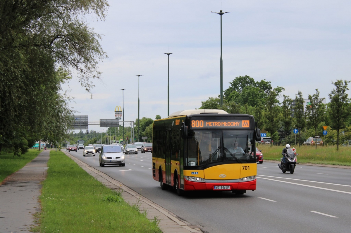 701 (ex. 9230)
Ex. mobilisowski 9230 w trakcie obsĹugi linii 800.
