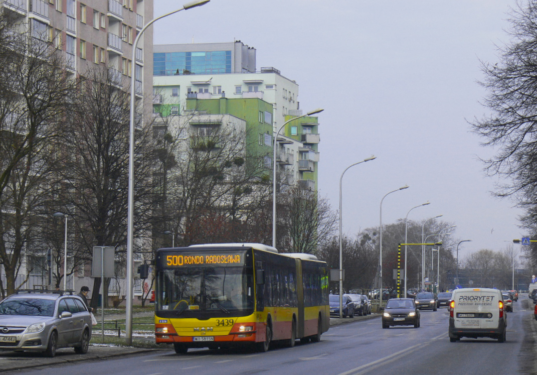 3439
PrzeszukujÄc stare karty SD, znalazĹem kartÄ ze zdjÄciami z mojego starego aparatu i znalazĹem fotkÄ MANa, ktĂłry przemierza ul. ChodeckÄ w kierunku Szpitala BrĂłdnowskiego
