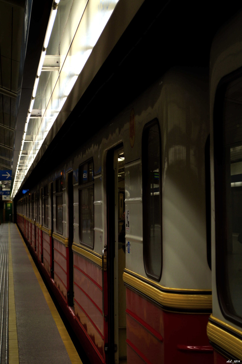 001+435+436+437+438+002
Radziecki skĹad WagonmashĂłw zakoĹczyĹ wymianÄ pasaĹźerskÄ na stacji Imielin.
