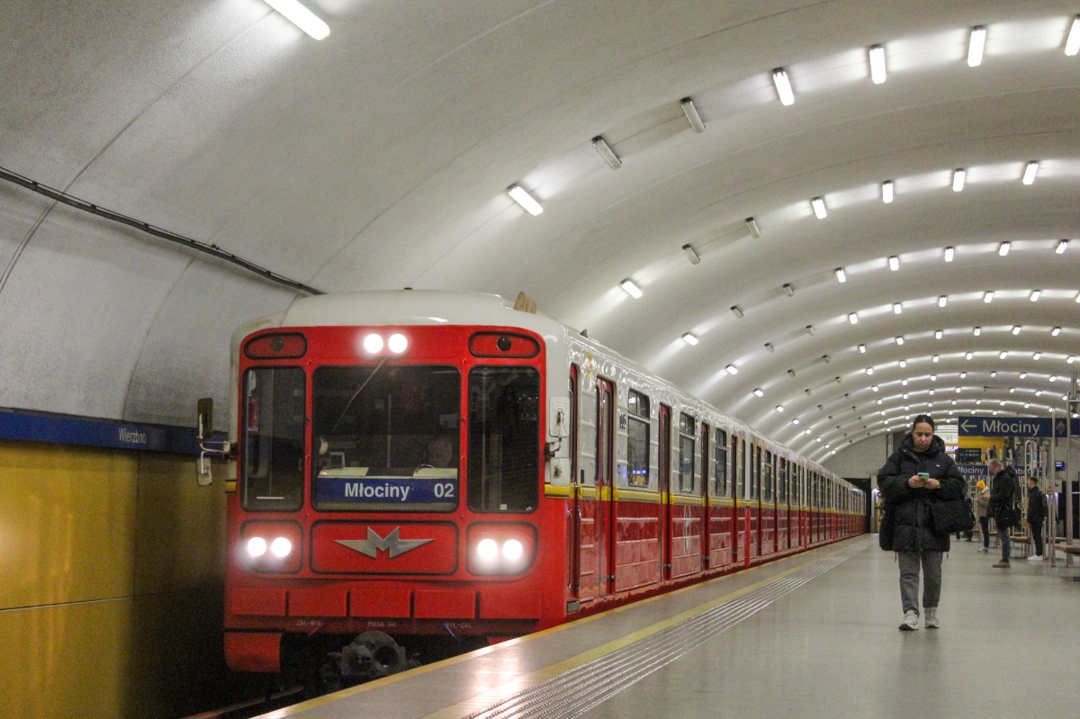004 + 405 + 404 + 403 + 402 + 003
Metro Warszawskie koĹczy dziĹ 30 lat
