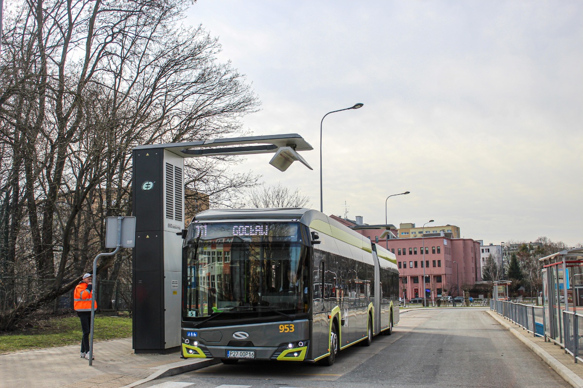 953
Wczoraj MZA rozpoczął testy Solarisa Urbino 18 IV Electric wyposażony w duże baterie o pojemności 800 kWh i według producenta maksymalny zasięg ma wynosić 600km na jednym ładowaniu.
