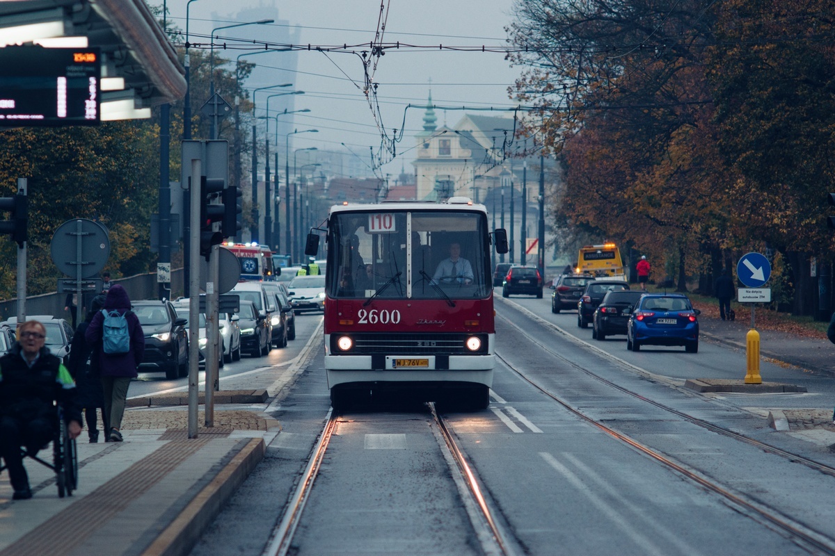 2600
10 rocznica wycofania IkarusĂłw lewarkĂłw z Warszawy
Słowa kluczowe: IK280
