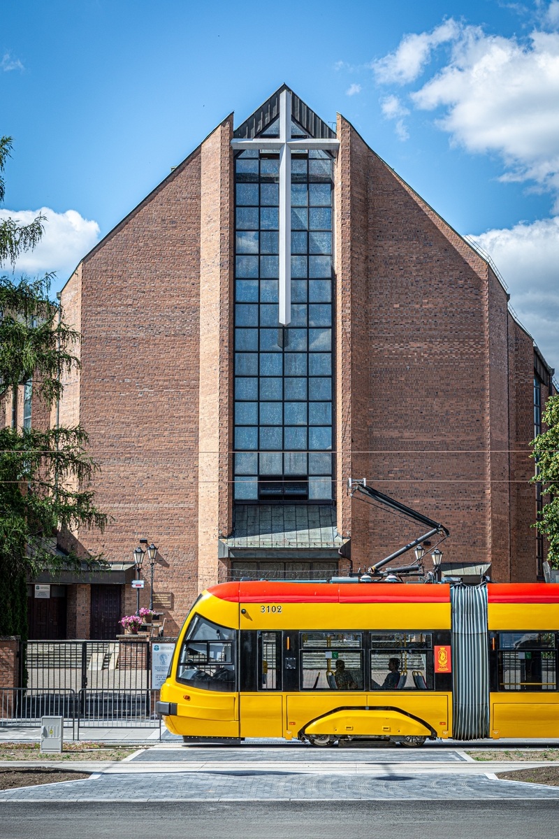 3102
Pierwszego dnia lipca, przy okazji wielkiego baĹaganu zwiÄzanego z poĹźarem na RacĹawickiej pojawiĹ siÄ Tramicus na 19
Słowa kluczowe: Architektura