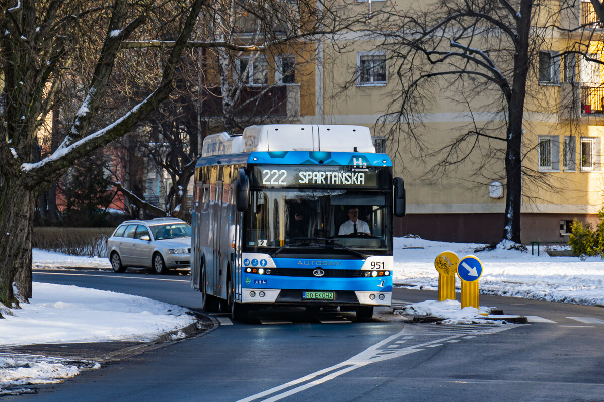 951
No i dzisiaj wyjechał kolejny nowy testowiec :D
