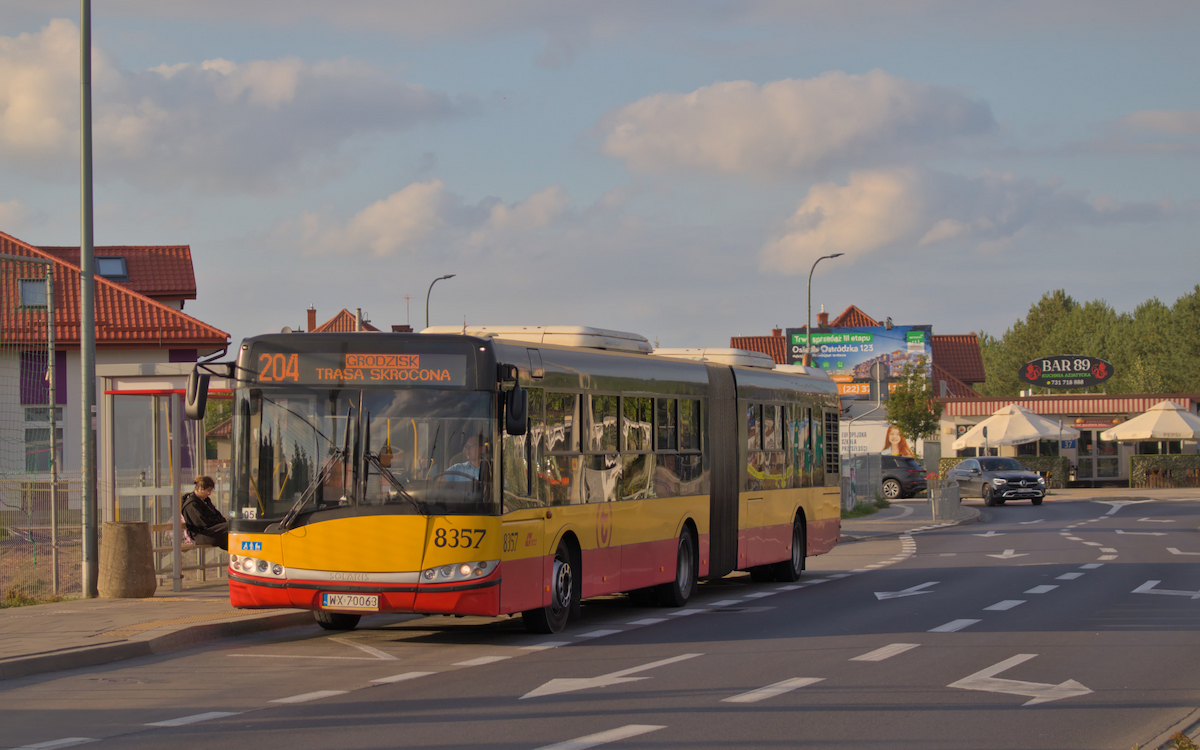 8357
Dziwadło w postaci 8357 na linii 204 stoi na przystanku Grodzisk. Proszę o stworzenie albumu Solaris Urbino 18 dla zajezdni R-6 Płochocińska. 
Słowa kluczowe: DziwadĹo